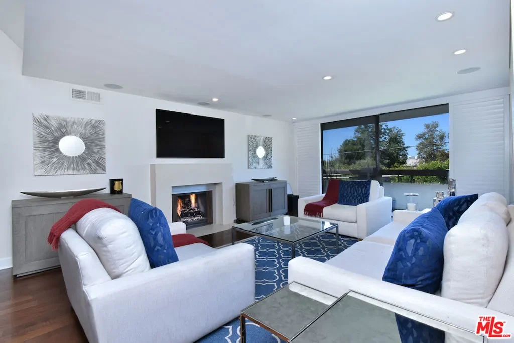 851 N Kings Road 310, Los Angeles, California, United States. - Photo 3