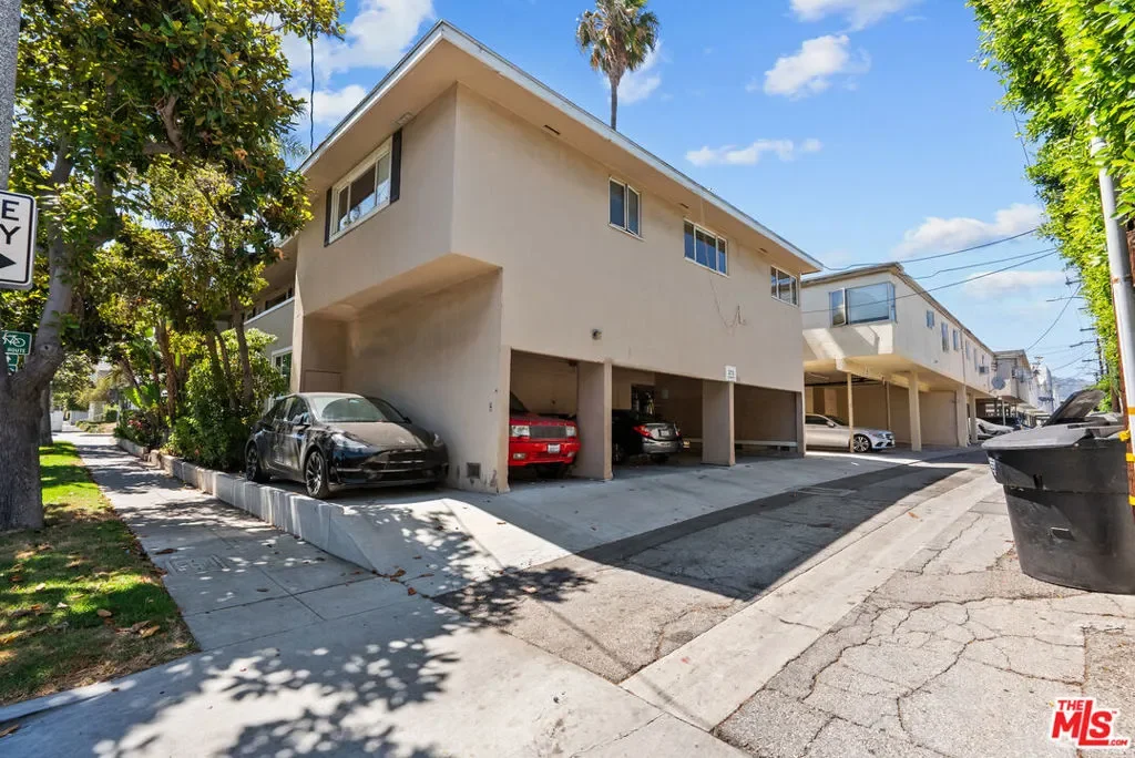 272 S Doheny Drive 1, Beverly Hills, California, United States. - Photo 19