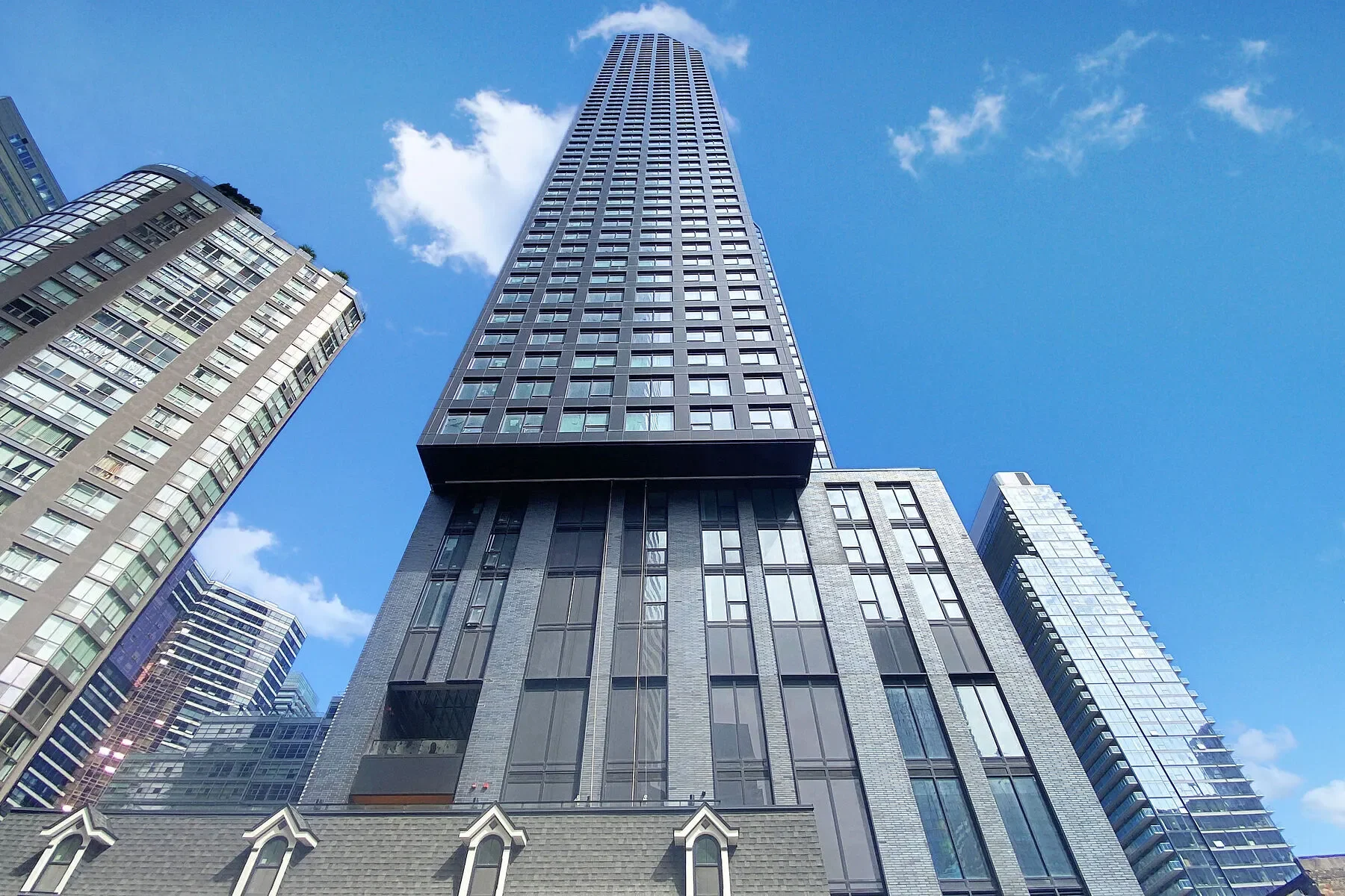 Exterior photo 8