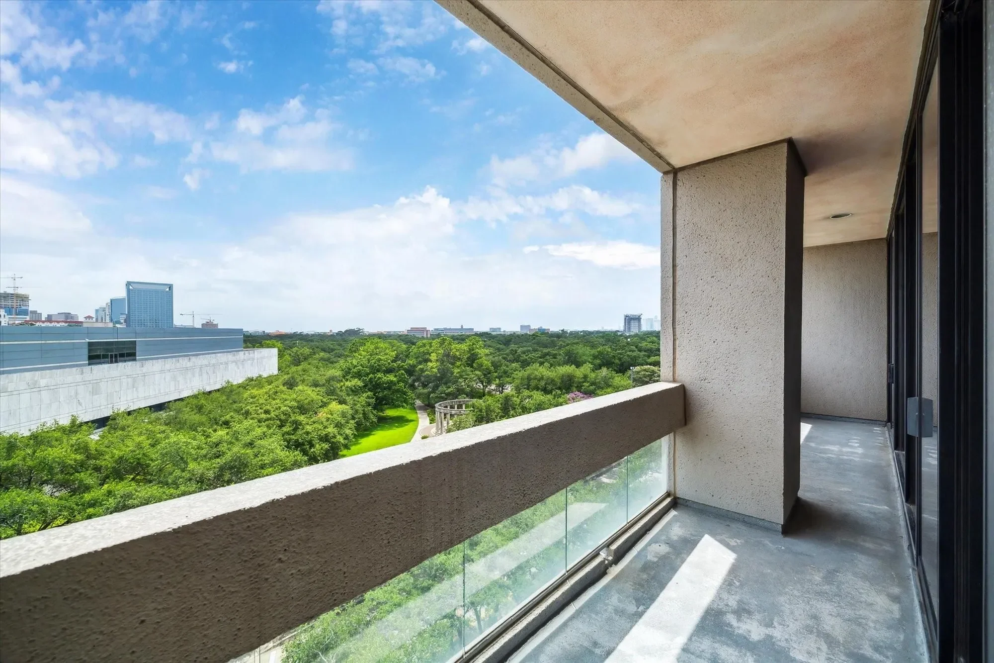 1111 Hermann Drive 7F, Houston, Texas, United States. - Photo 10