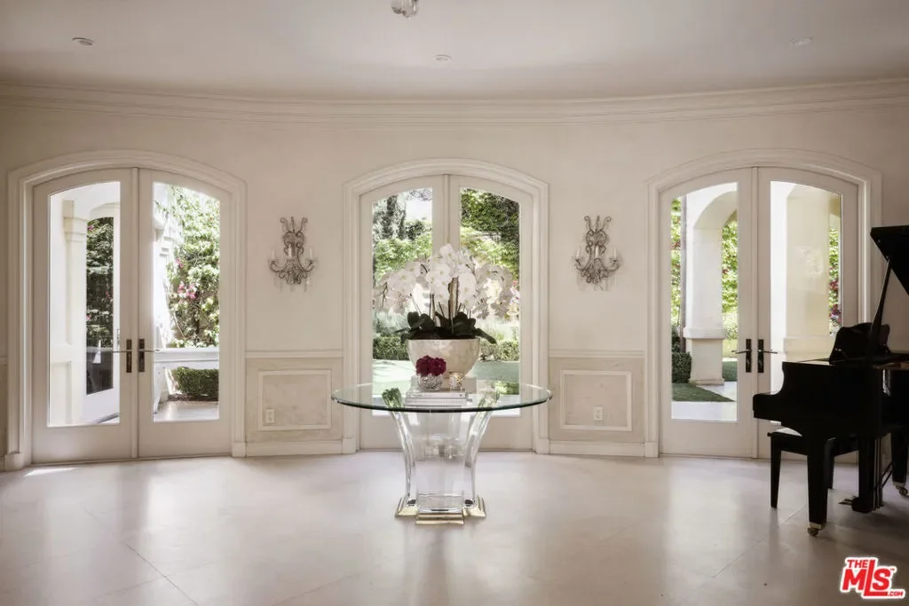 1160 Chantilly Road, Los Angeles, California, United States. - Photo 12