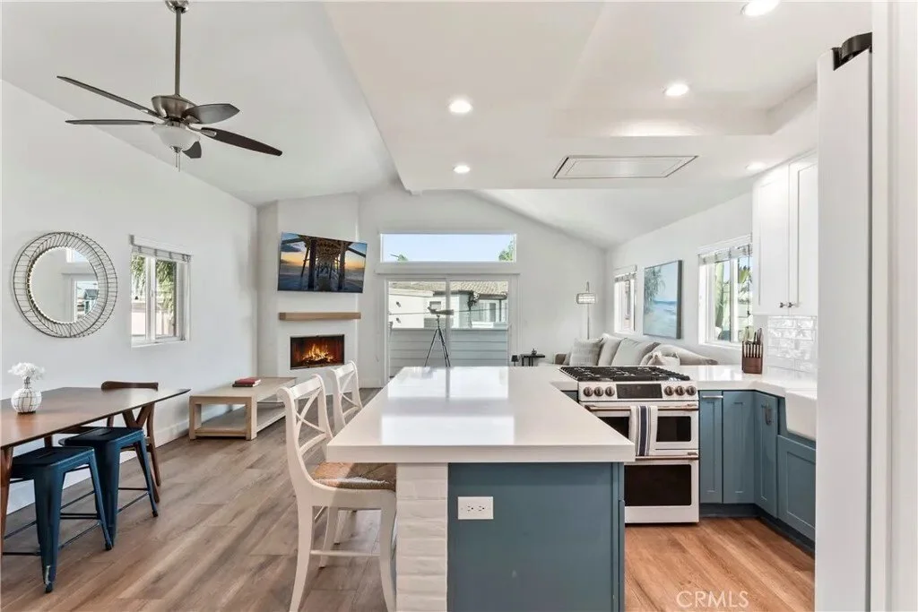 410 Clubhouse, Newport Beach, California, United States. - Photo 16