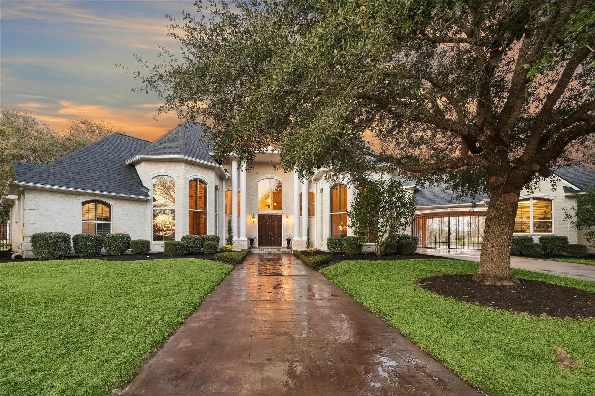 Exterior photo 4
