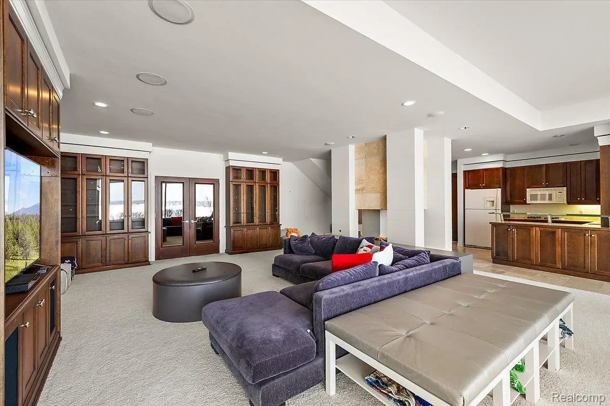 3468 PINE ESTATES Drive, West Bloomfield Charter Township, MI 48323, Orchard Lake Village, Michigan, United States. - Photo 18