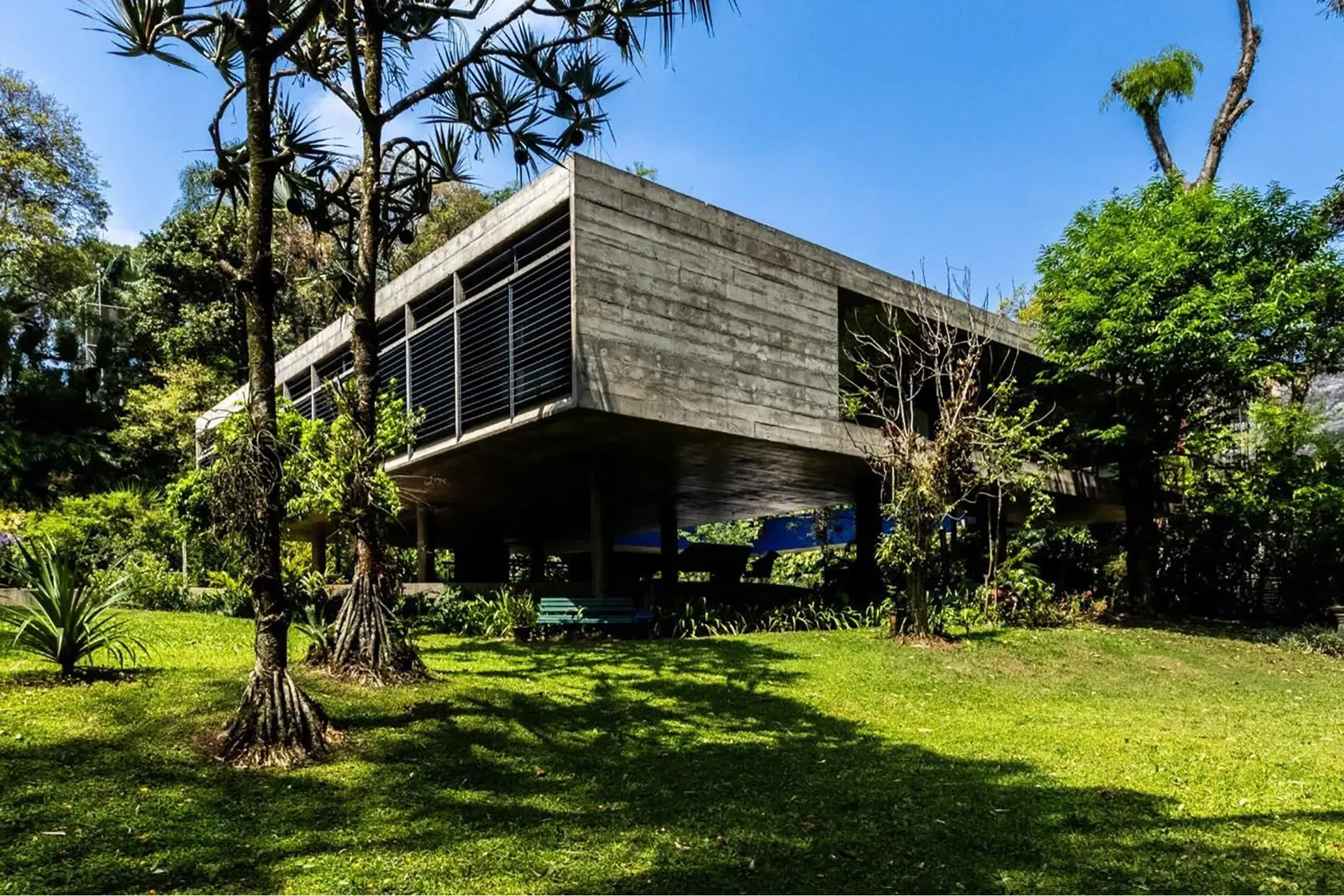 Exterior photo 8