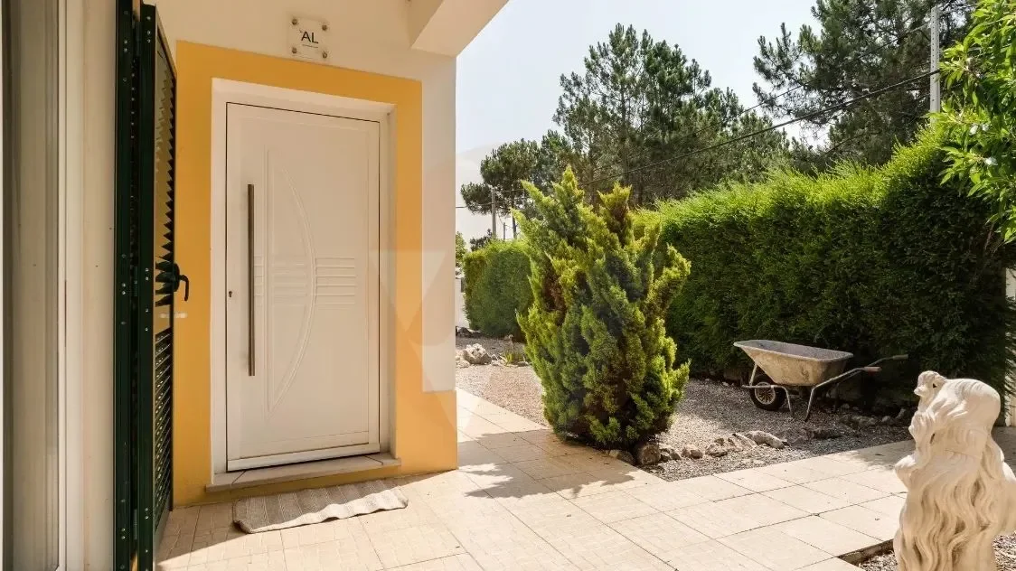 Exterior photo 8