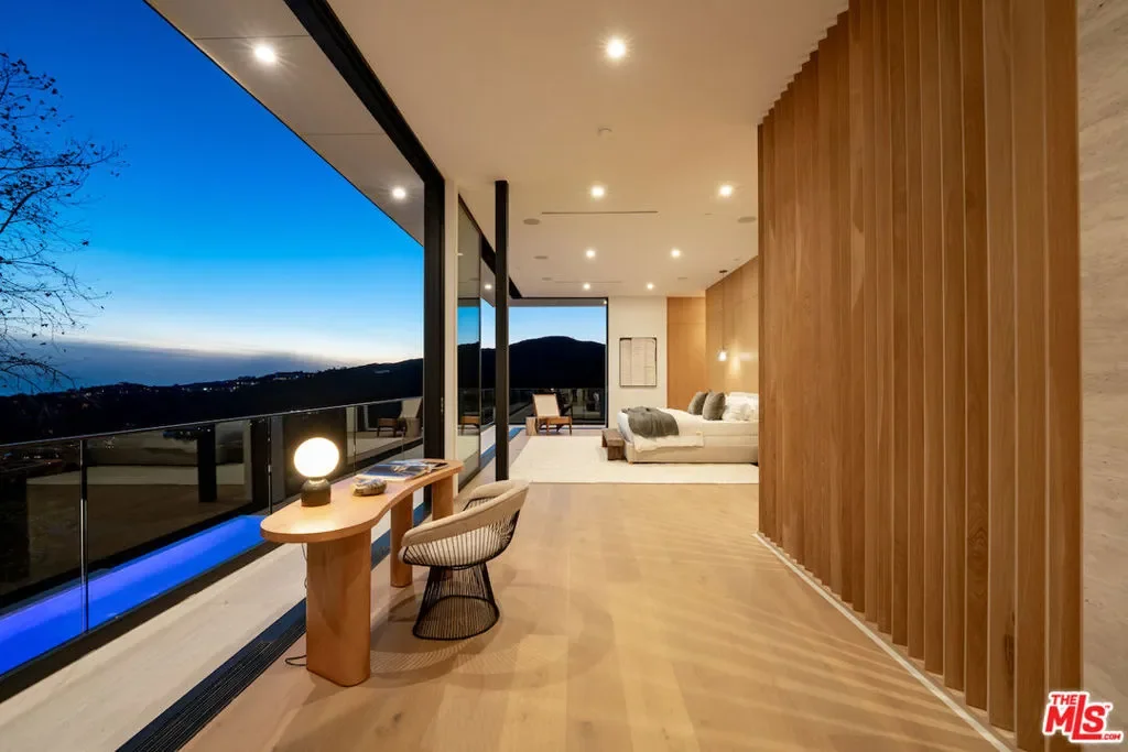 1149 Linda Flora Drive, Los Angeles, California, United States. - Photo 5