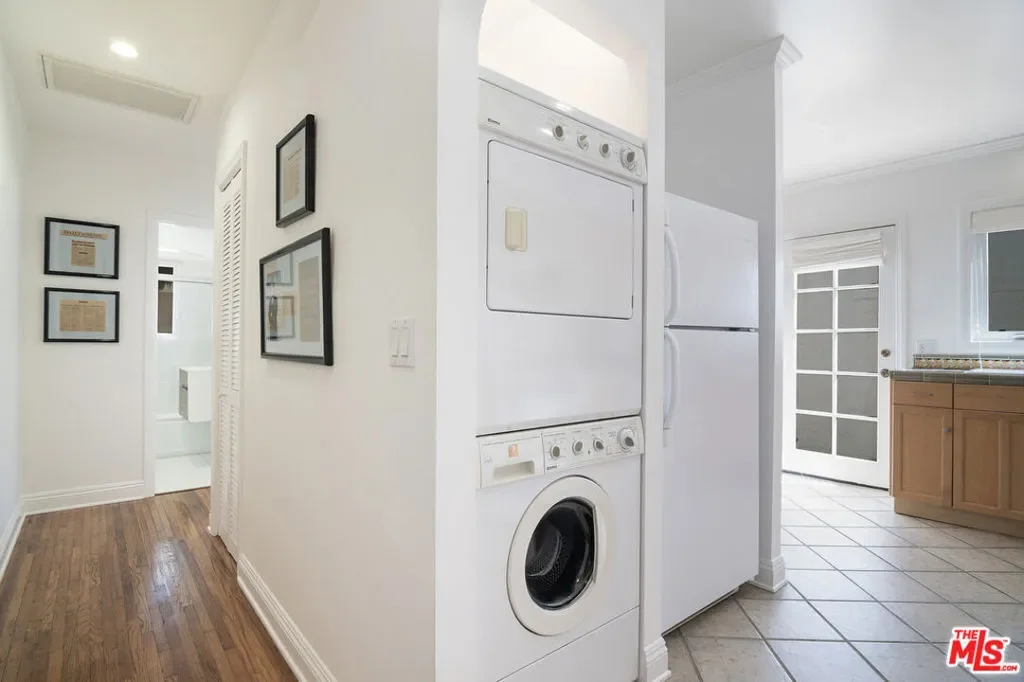 9037 Elevado Street, Los Angeles, California, United States. - Photo 37