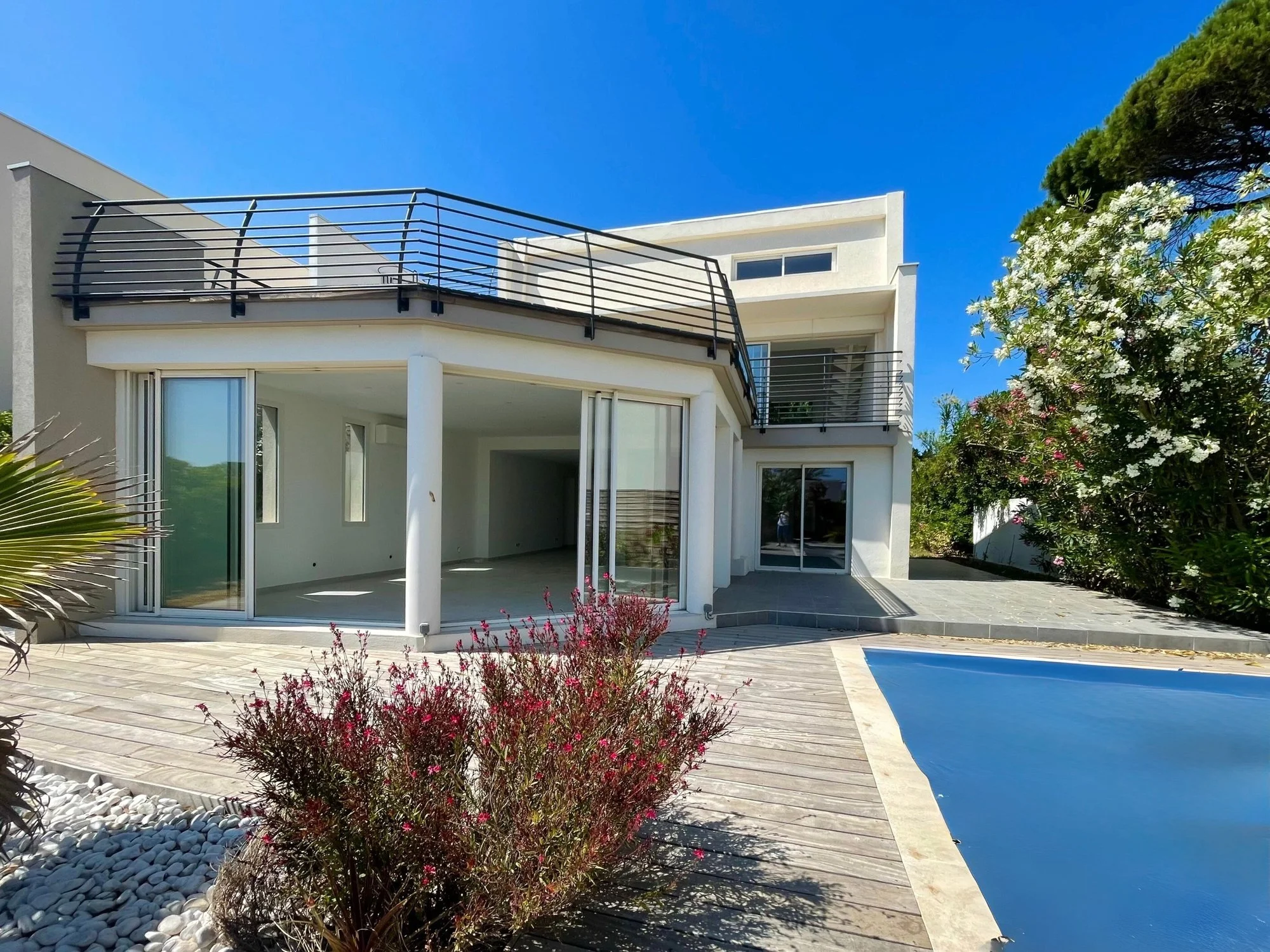 Exterior photo 9