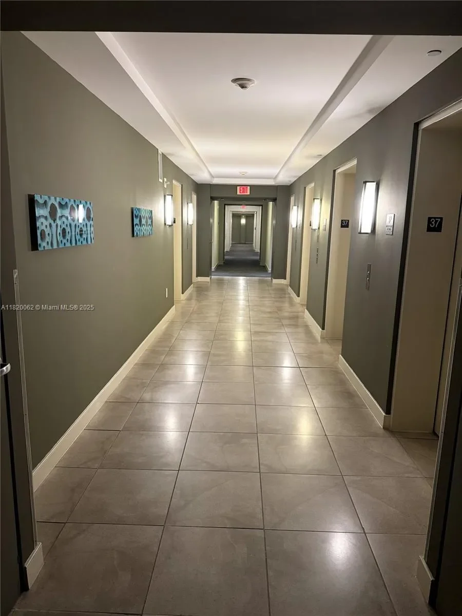 950 Brickell Bay Dr, #3710, Miami, Florida, United States. - Photo 43