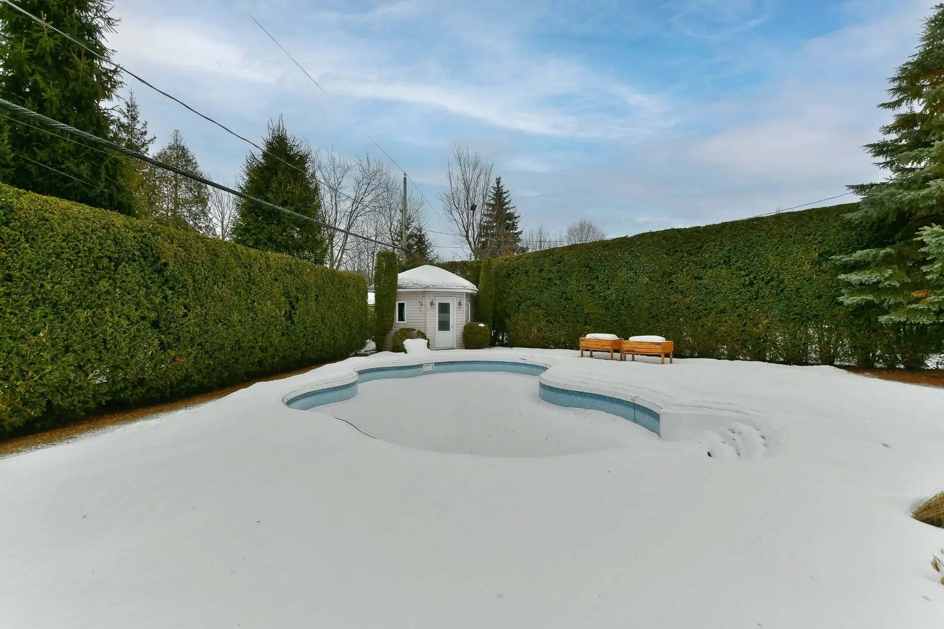 Exterior photo 7