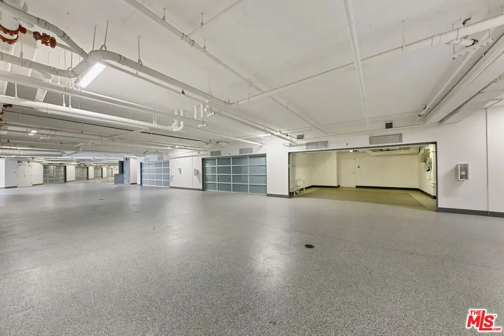 22065 Pacific Coast Highway 7, Malibu, California, United States. - Photo 35