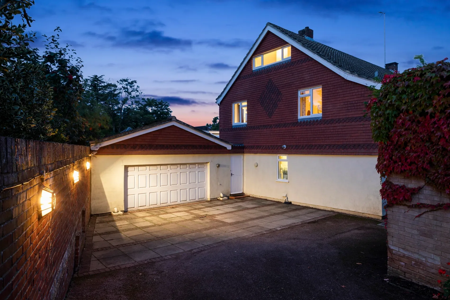Exterior photo 2