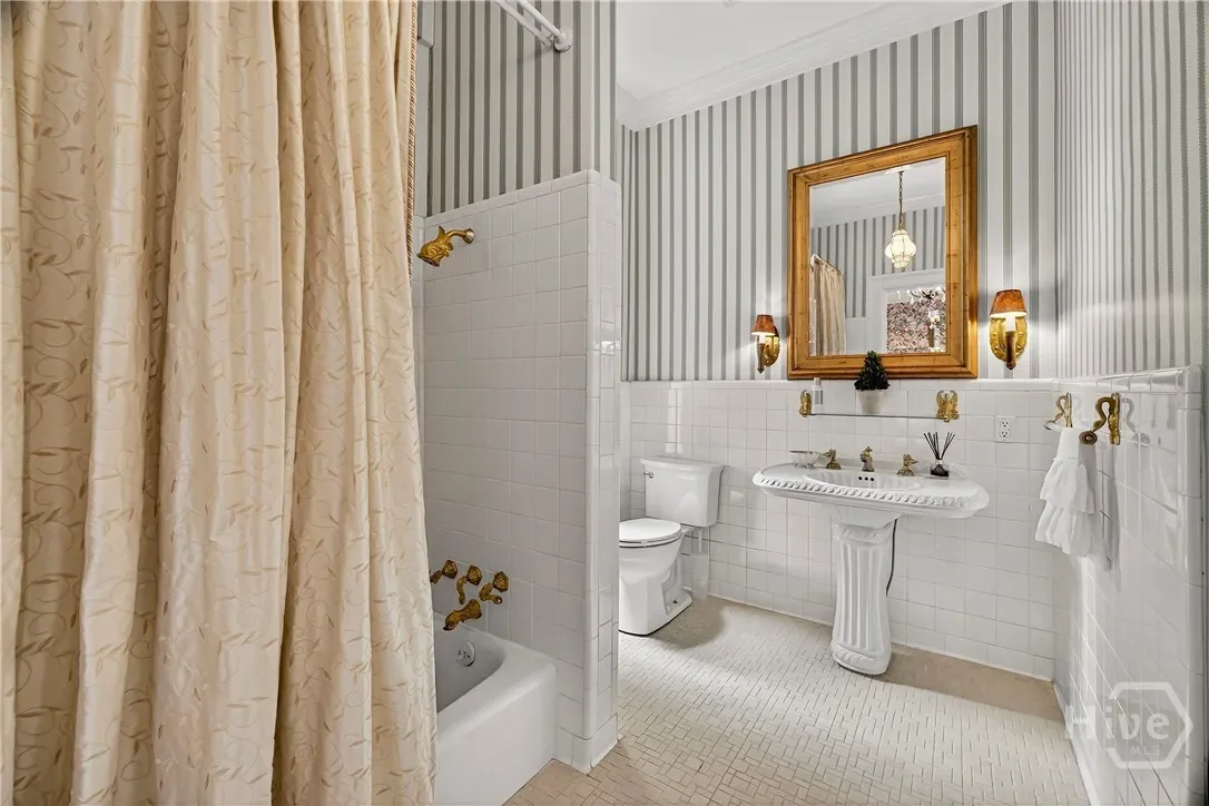203 W Charlton Street, Savannah, Georgia, United States. - Photo 27