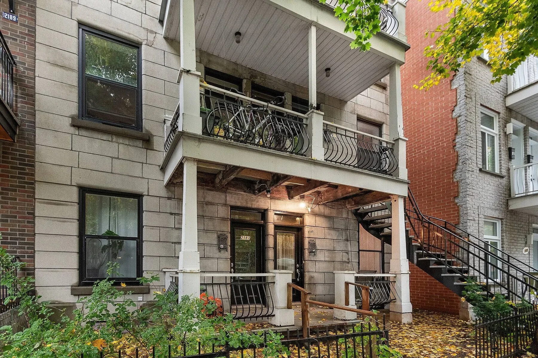 Exterior photo 4