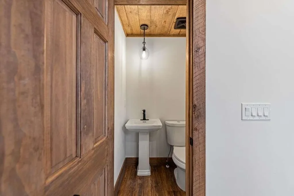 2393 Ada Street, Chicago, Illinois, United States. - Photo 18
