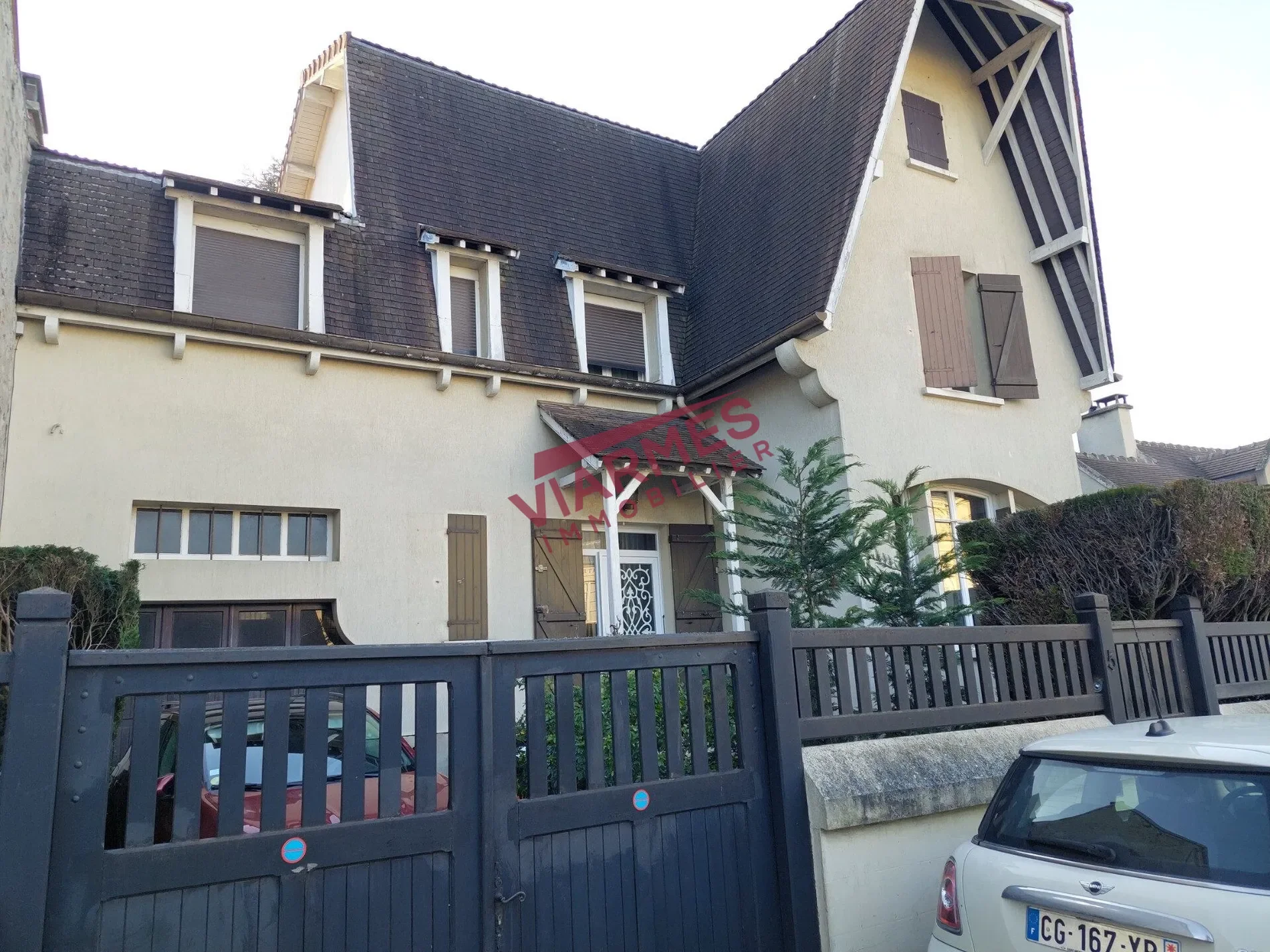 Exterior photo 3