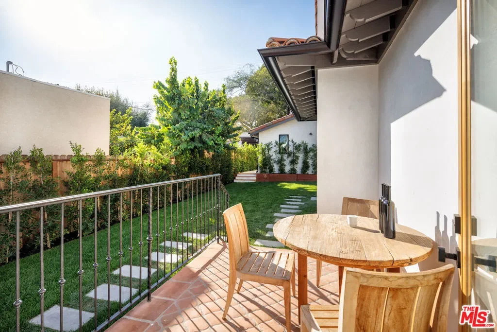913 S Mullen Avenue, Los Angeles, California, United States. - Photo 52
