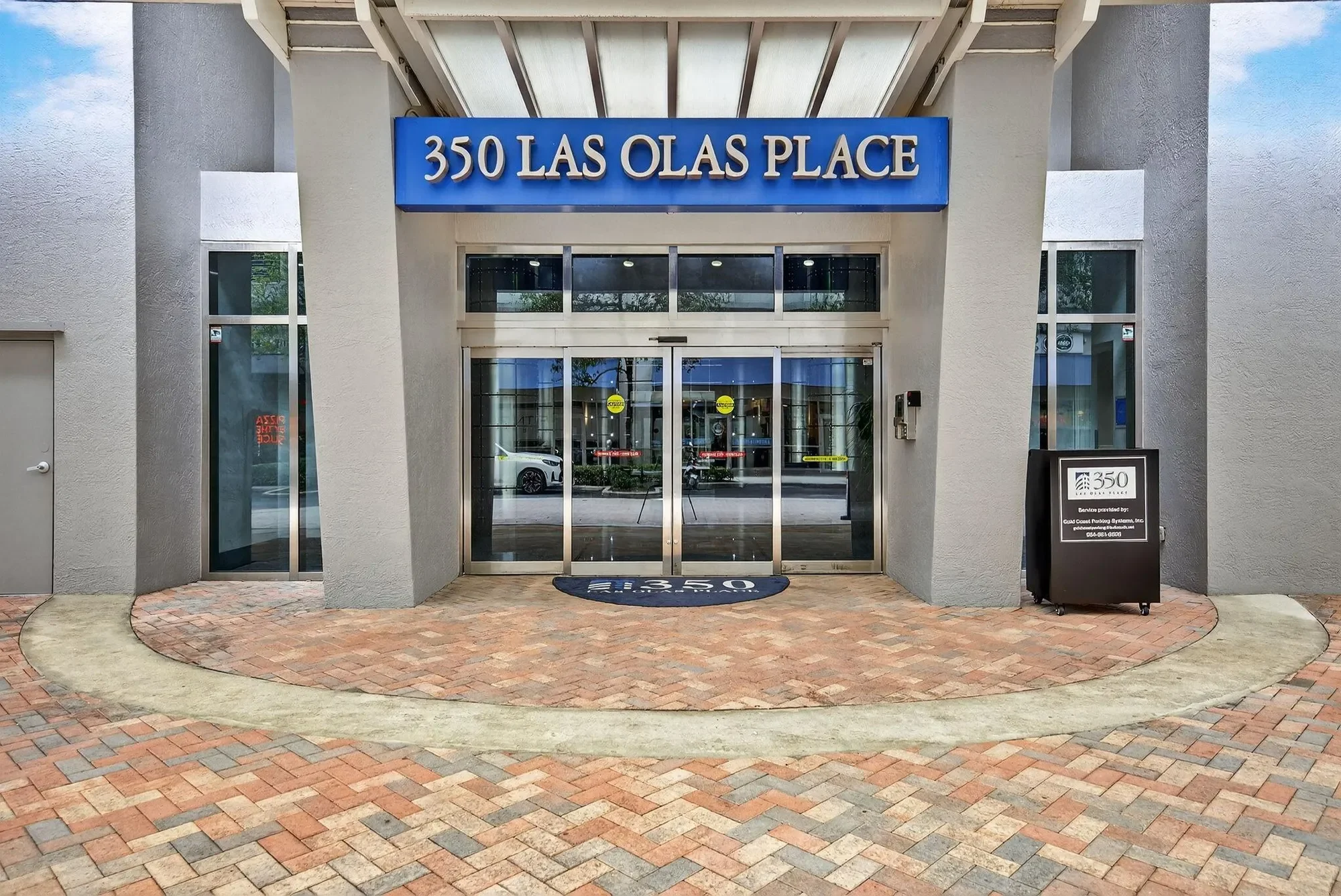 Exterior photo 3