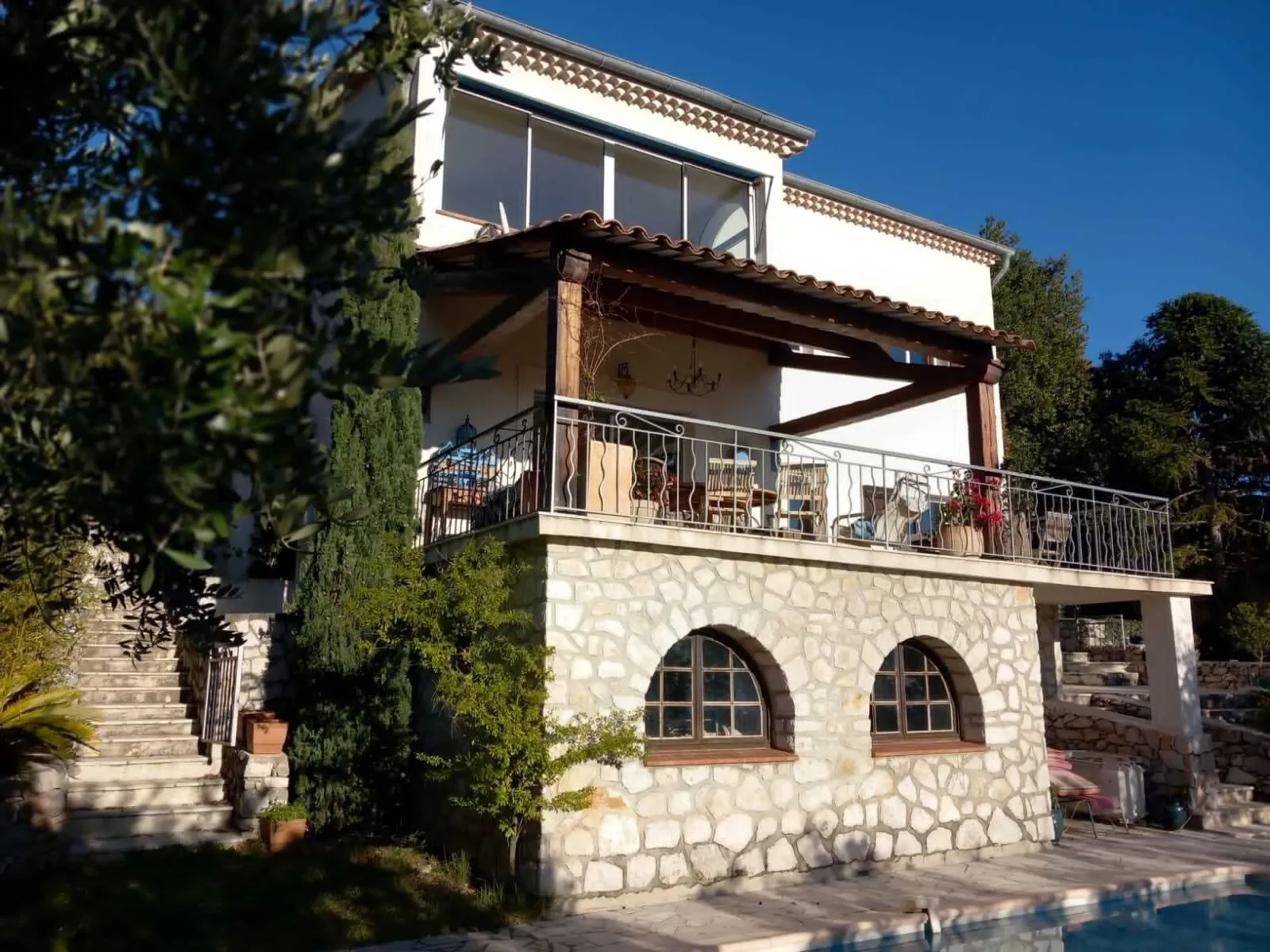 Exterior photo 3