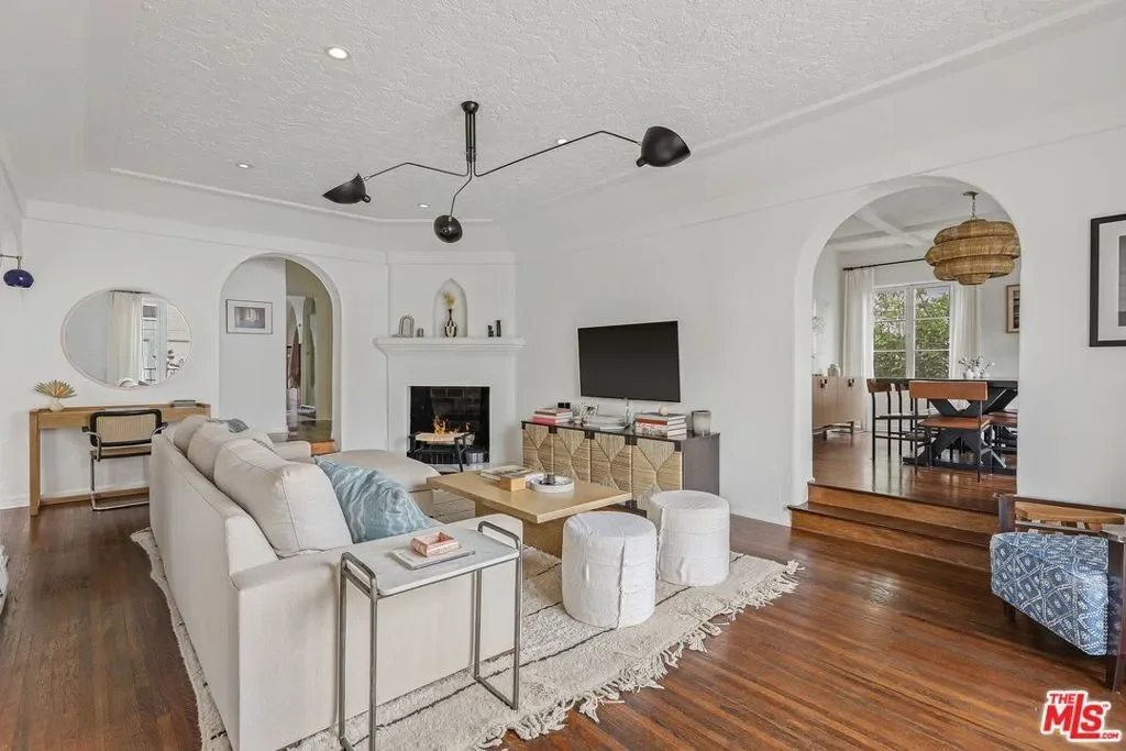8210 Willoughby Avenue, Los Angeles, California, United States. - Photo 7