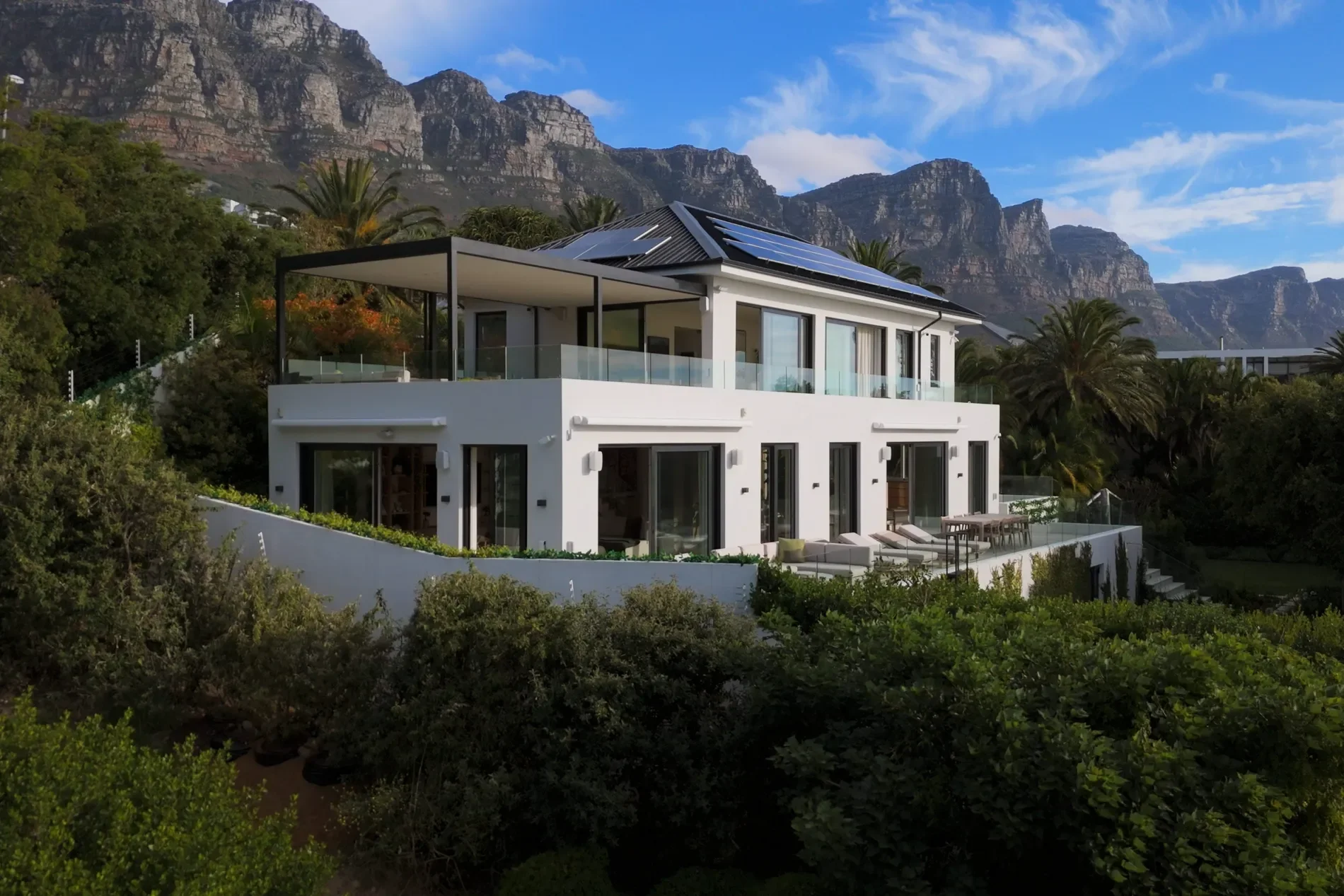 Exterior photo 3