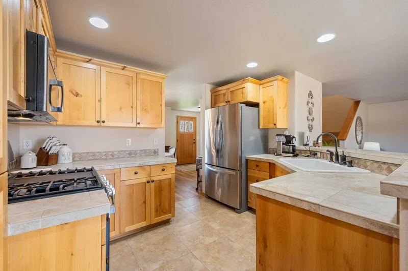 2173 NW Kingwood Avenue , Redmond, OR 97756, Redmond, Oregon, United States. - Photo 12