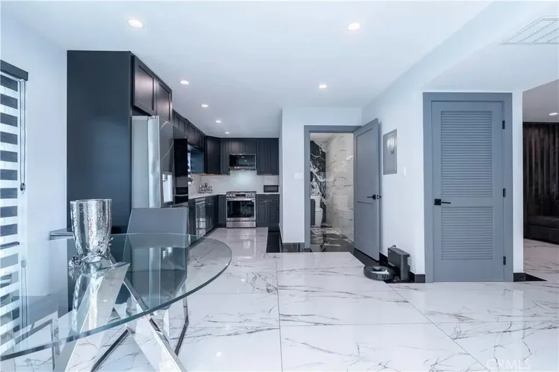 4405 Ventura Canyon Avenue, Los Angeles, California, United States. - Photo 13