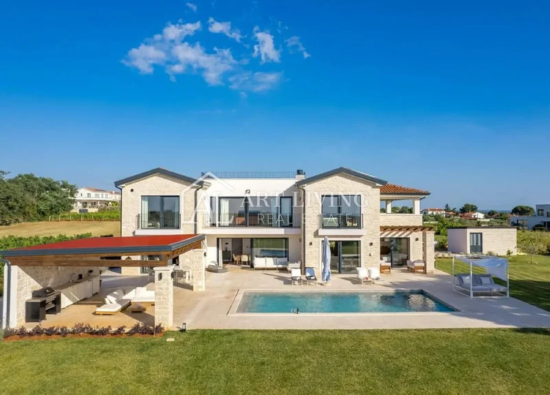 Istria, Poreč, surroundings – luxurious stone villa with pool in Istrian style