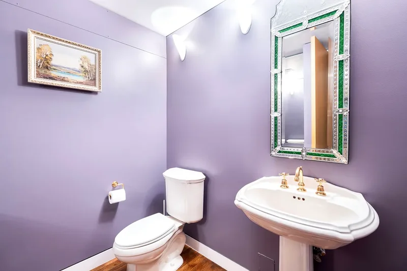 687 Beachview Dr, North Vancouver, BC V7G 1P8, Canada, North Vancouver, British Columbia, Canada. - Photo 3