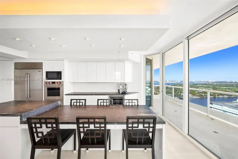 5025 Collins Ave, Miami Beach, Florida, United States. - Photo 18