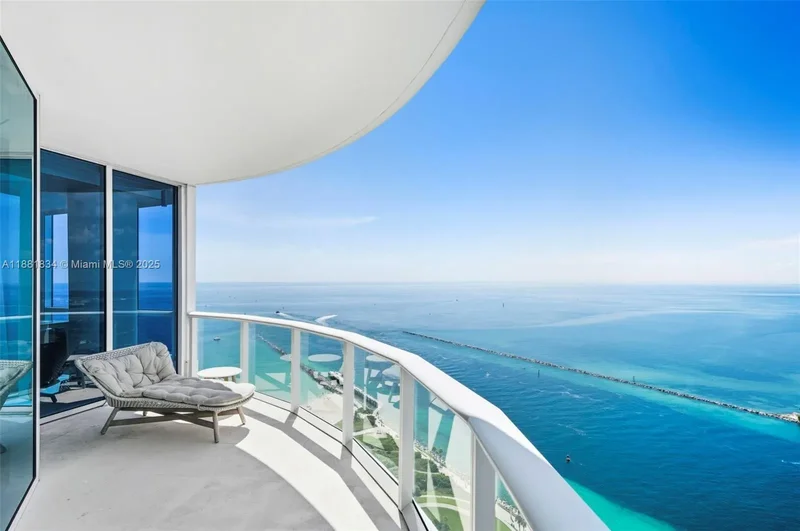 100 S Pointe Dr Unit 3803, Miami Beach, FL 33139, Miami Beach, Florida, United States. - Photo 25