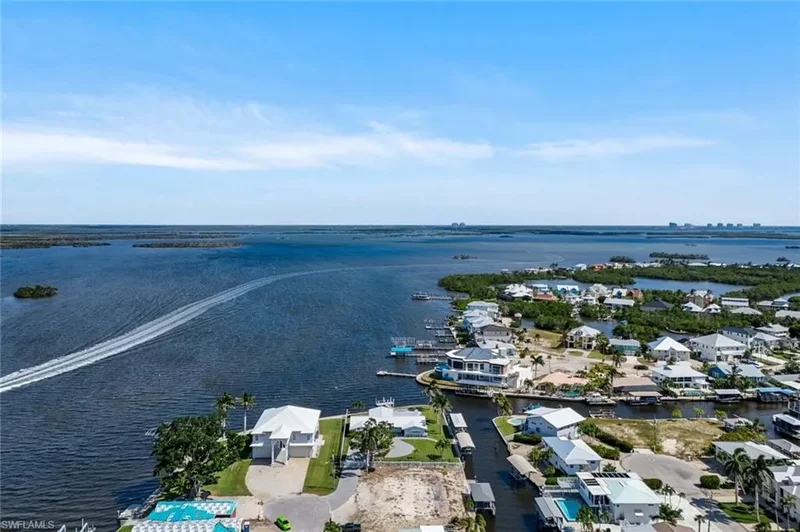 5596 Avenida Pescadora, Fort Myers Beach, Florida, United States. - Photo 23