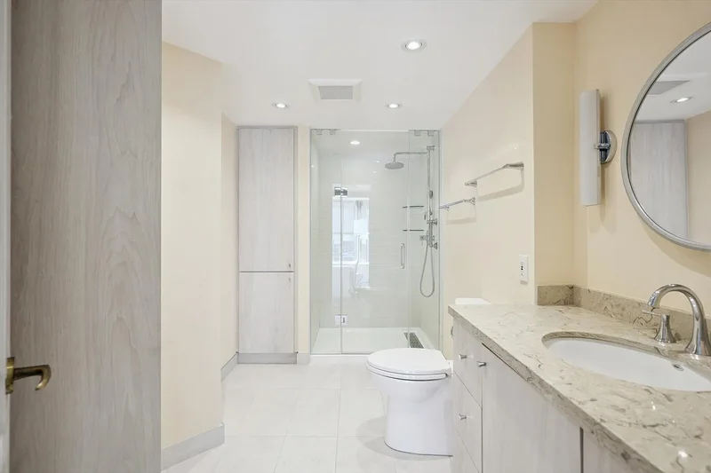 10 Tichester Rd  501, Toronto, ON M5P 3M4, Toronto, Ontario, Canada. - Photo 12