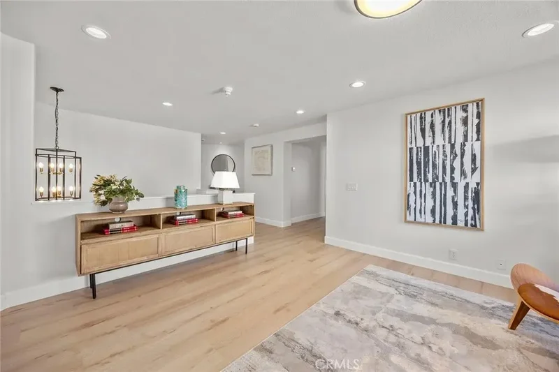 20 Flores, Lake Forest, California, United States. - Photo 38