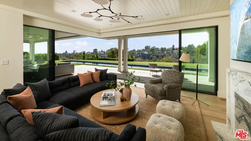 525 Spoleto Drive, Los Angeles, California, United States. - Photo 15