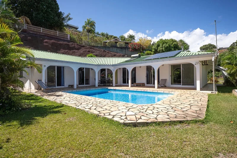 Tahiti Papeete Spacious Property In Sainte Amélie In A Peaceful Setting