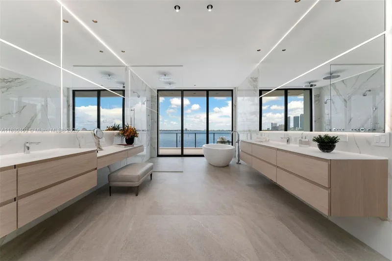 1045 N Venetian Dr, Miami, Florida, United States. - Photo 5