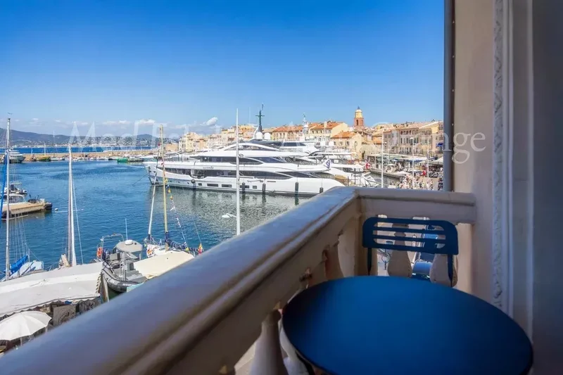High End apartement with lovely views onto the harbor & sea