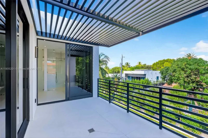 1021 W 46th St, Miami Beach, Florida, United States. - Photo 12
