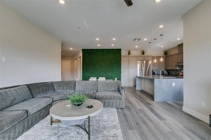 9133 Las Manaitas Avenue 401, Las Vegas, Nevada, United States. - Photo 20