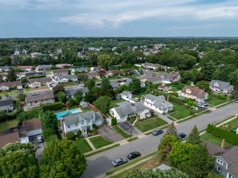 27 Beverly Road, Farmingdale, NY 11735, West Babylon, New York, United States. - Photo 40