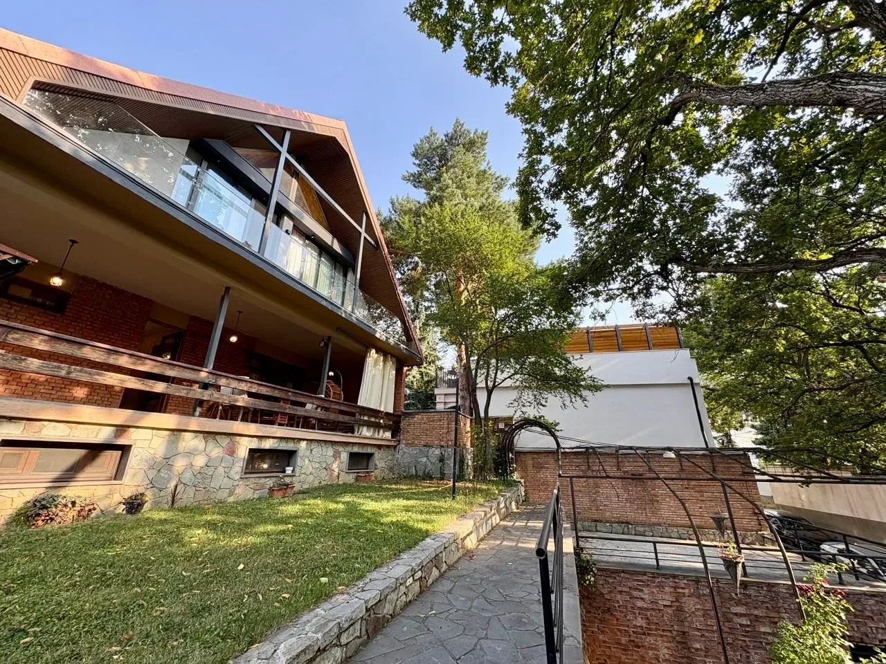 Exterior photo 11