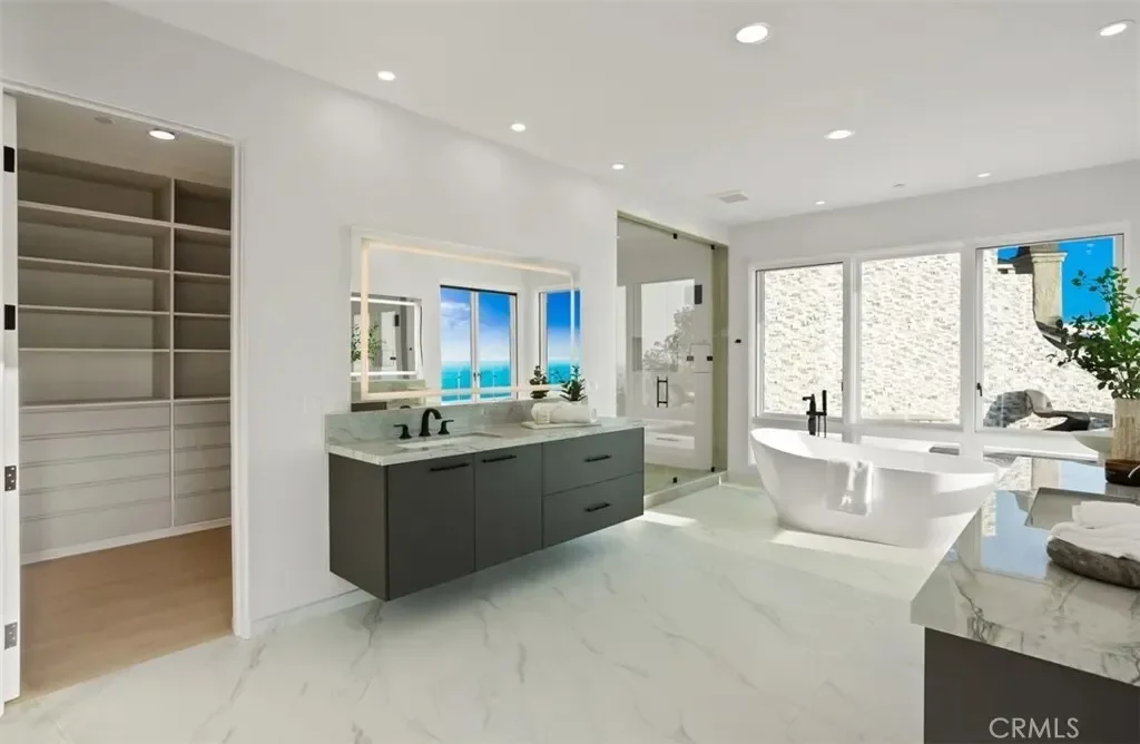 31 N Vista De Catalina, Laguna Beach, California, United States. - Photo 24