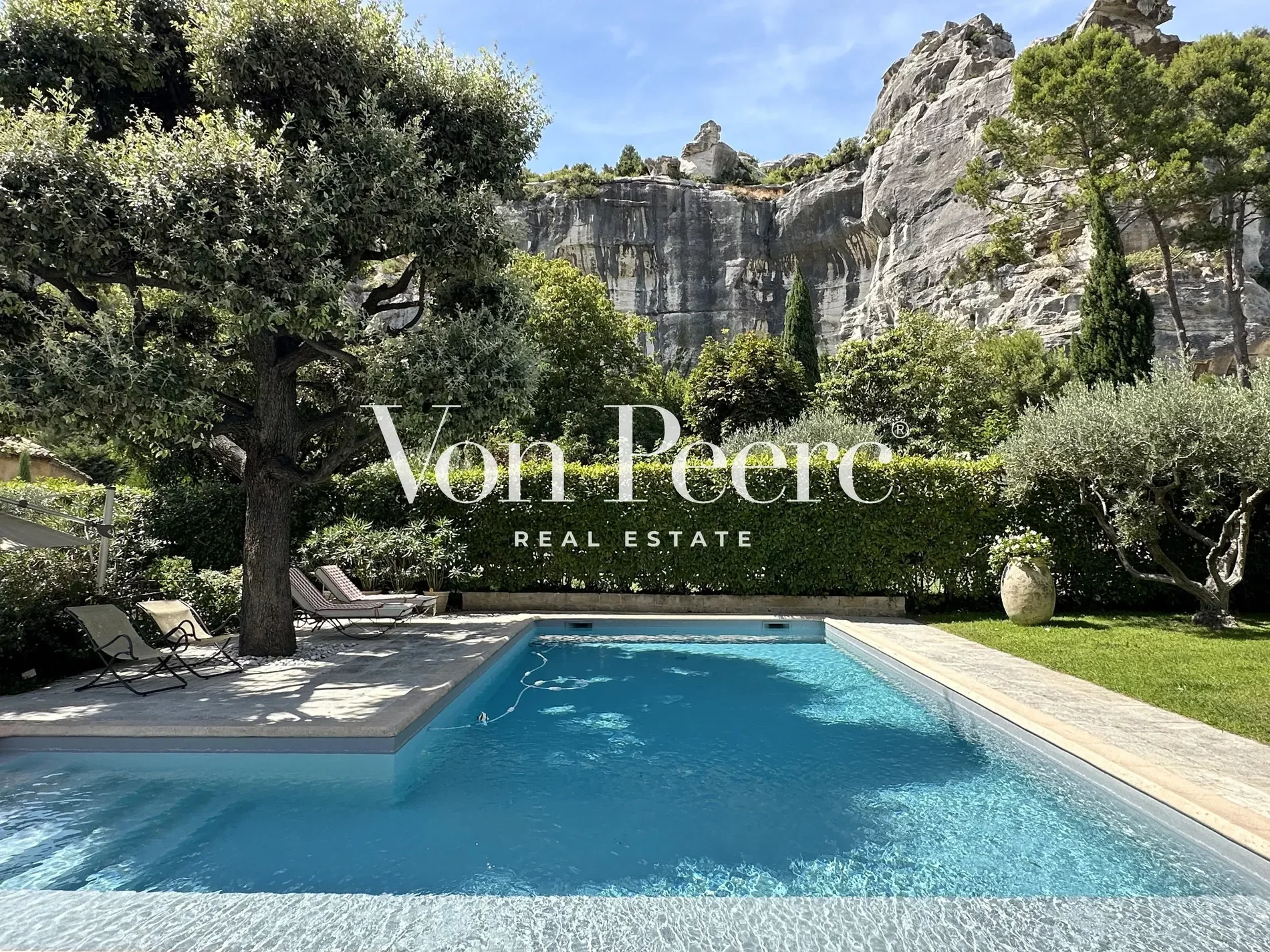 Les Baux-de-Provence, Provence-Alpes-Côte d'Azur, France. - Photo 7