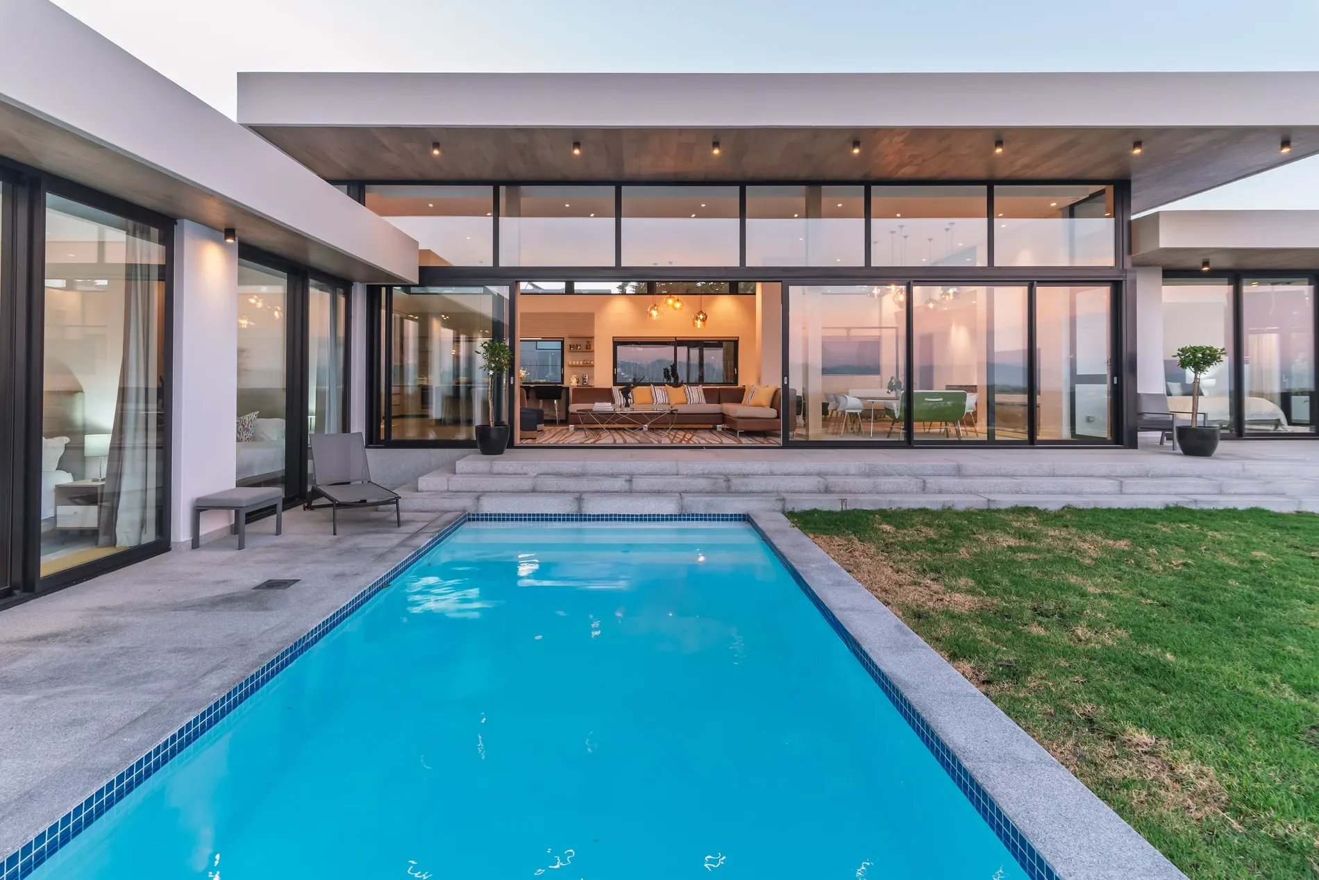Exterior photo 7