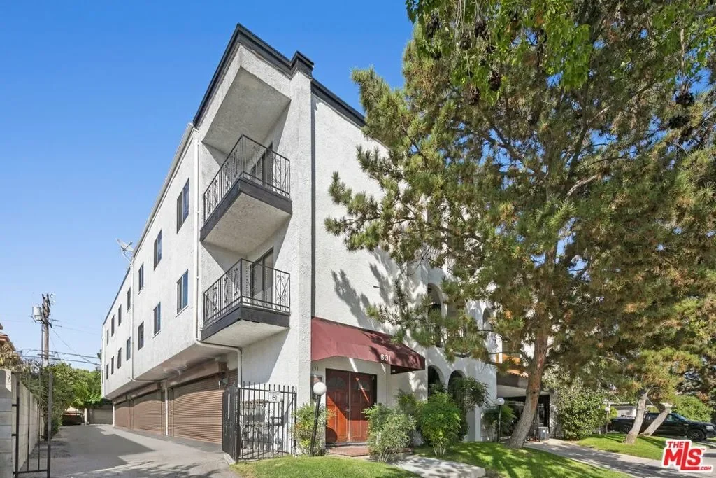 629 E Elk Avenue, Glendale, California, United States. - Photo 3
