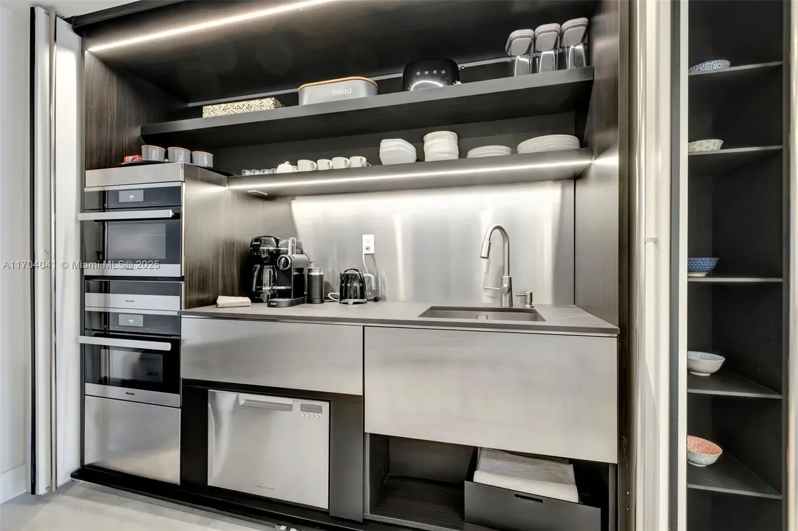 2301 Collins Ave 634/635, Miami Beach, Florida, United States. - Photo 6