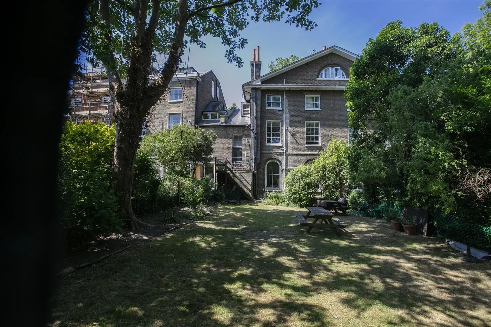 Exterior photo 9