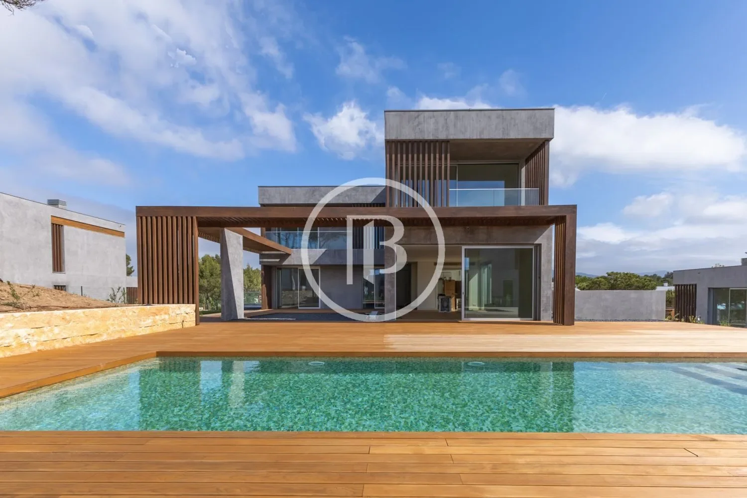 Exterior photo 5